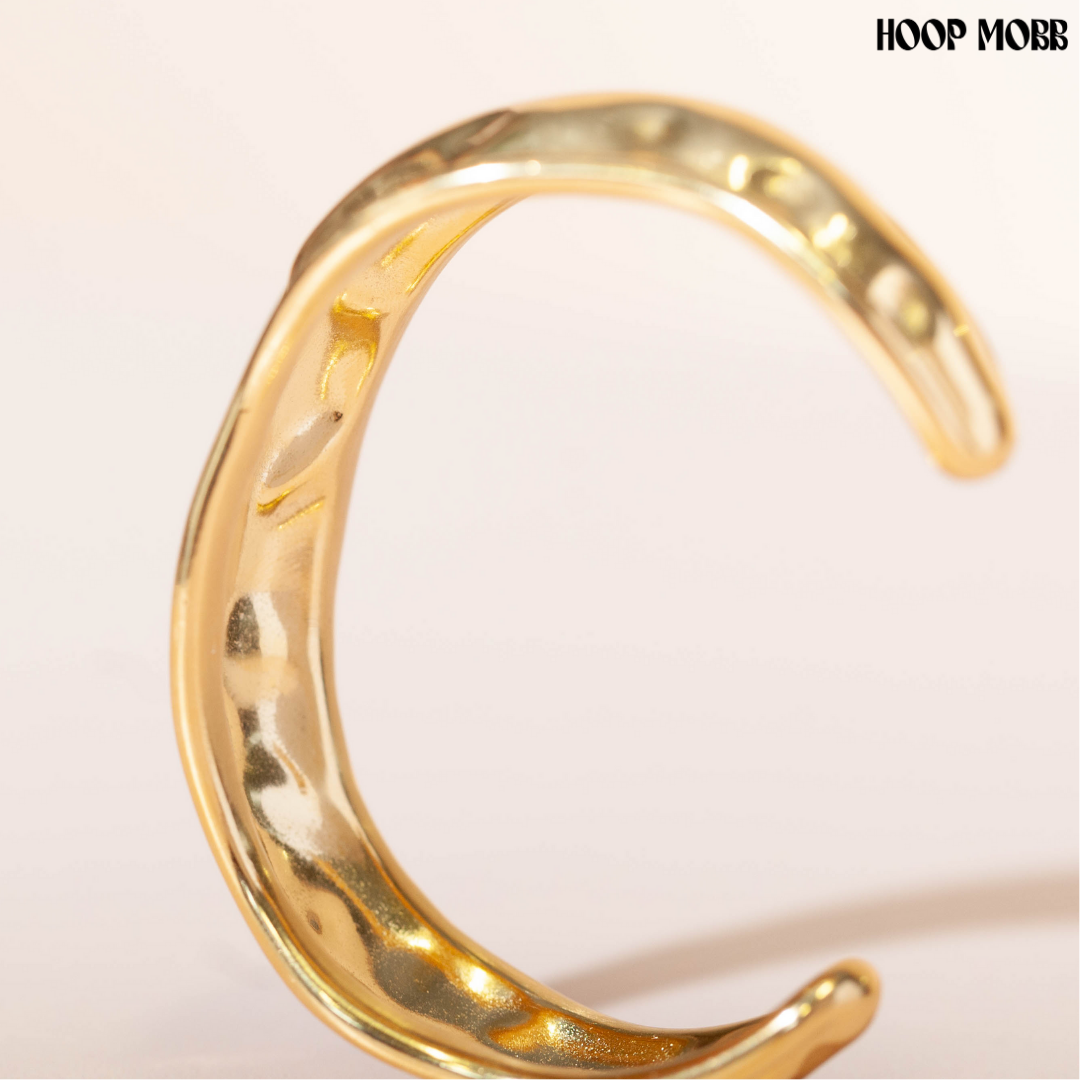 ARMOR BANGLE